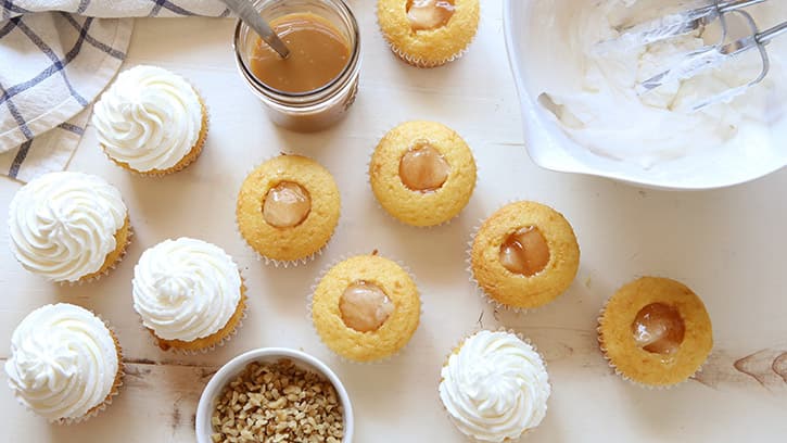 apple-pie-stuffed-cupcakes_05